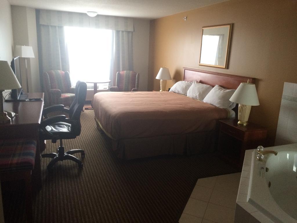 Foxwood Inn And Suites Fox Creek Rum bild