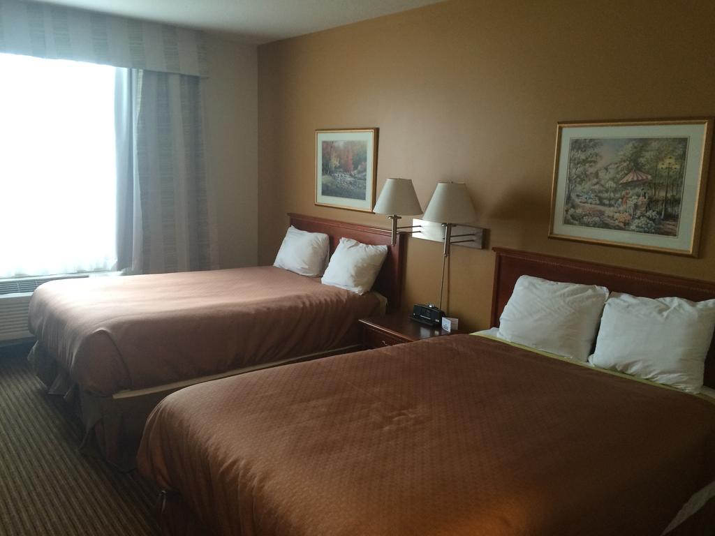 Foxwood Inn And Suites Fox Creek Rum bild
