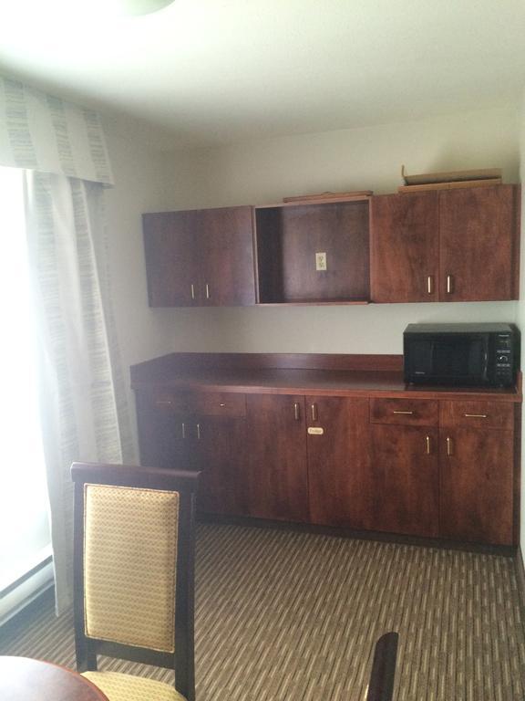 Foxwood Inn And Suites Fox Creek Rum bild