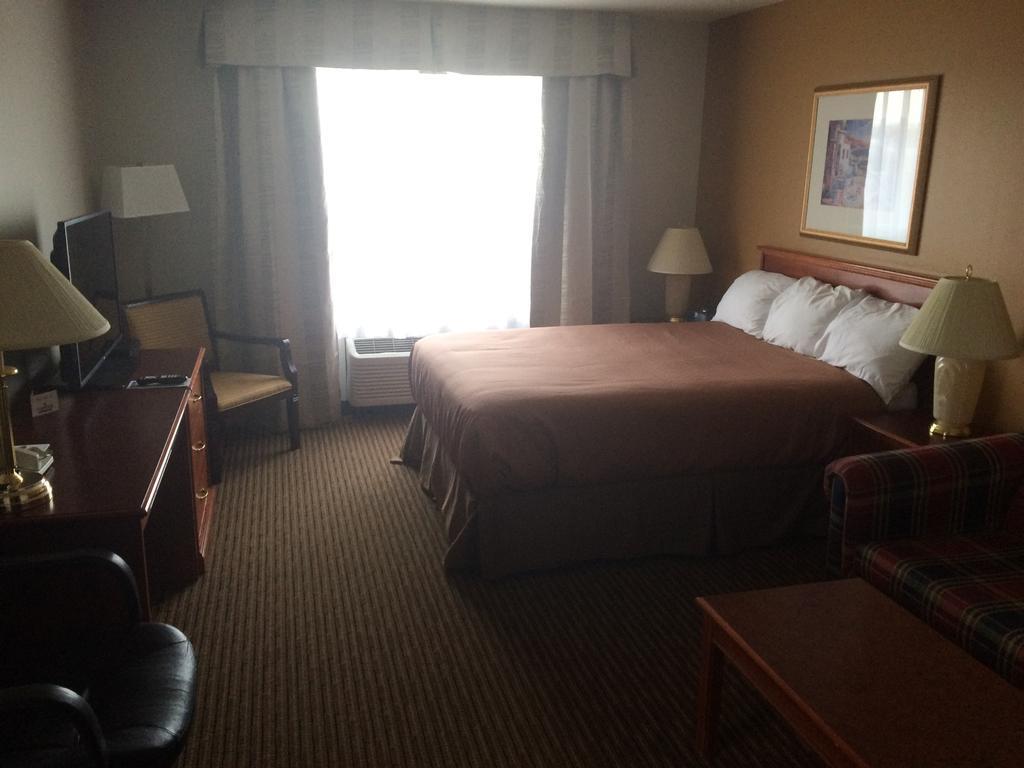 Foxwood Inn And Suites Fox Creek Rum bild
