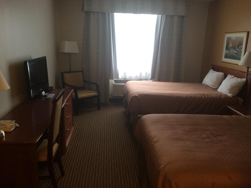 Foxwood Inn And Suites Fox Creek Rum bild