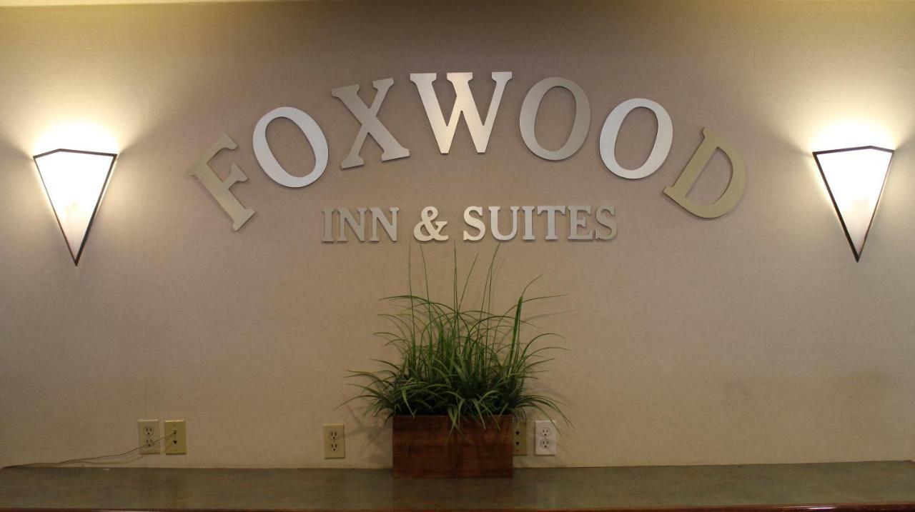 Foxwood Inn And Suites Fox Creek Exteriör bild