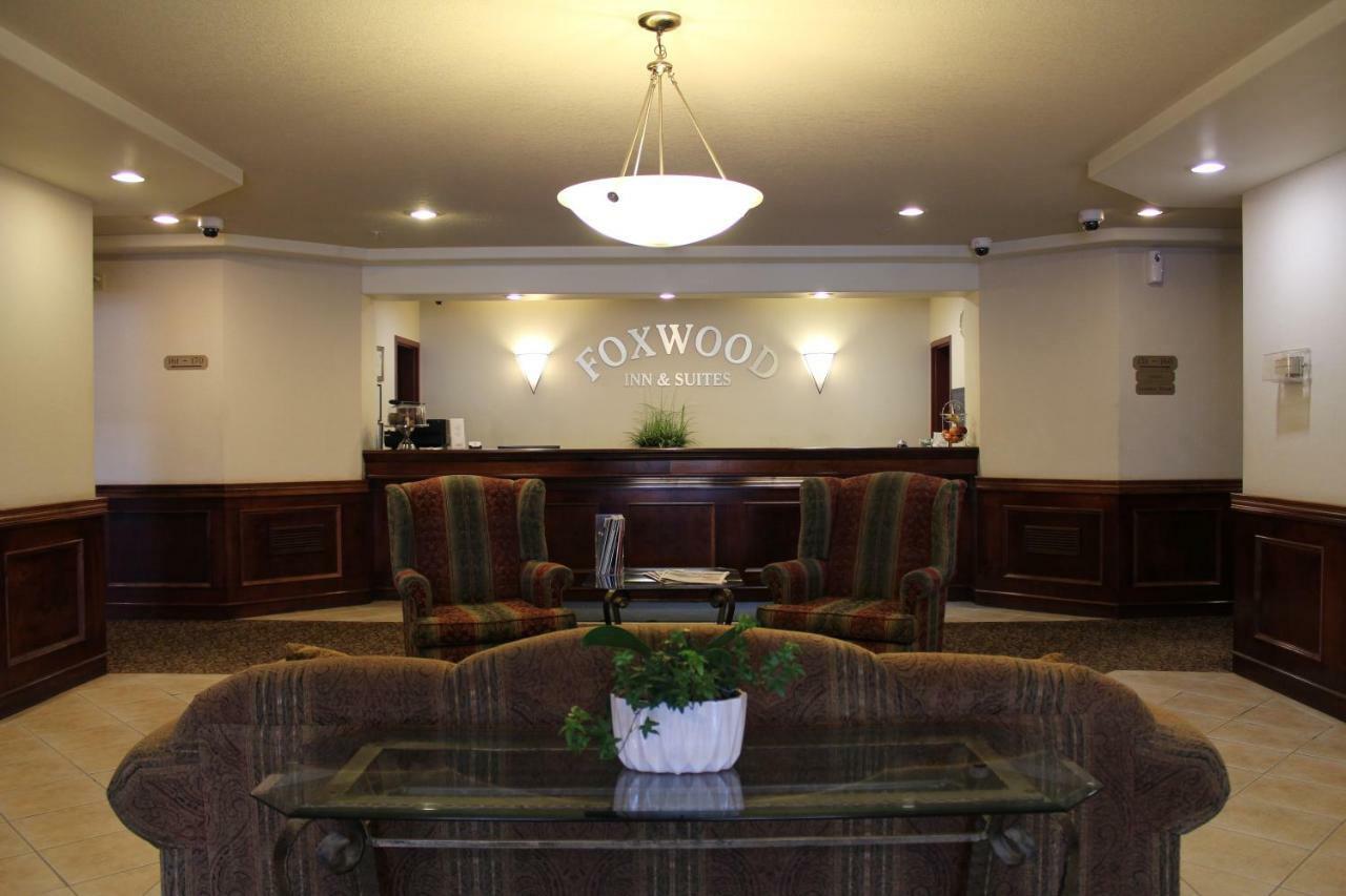 Foxwood Inn And Suites Fox Creek Exteriör bild